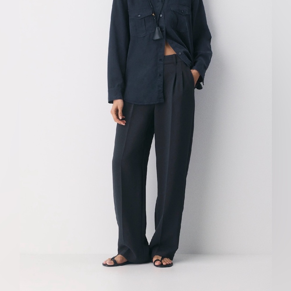 Aritzia Black Effortless Pants size 6 SHORT